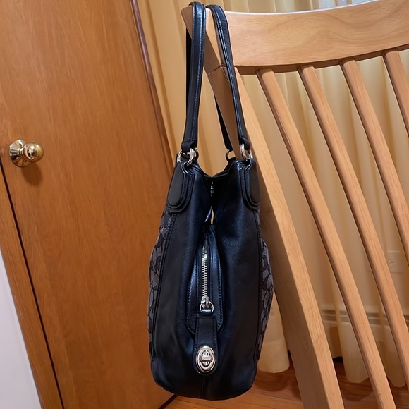 Coach Purse - Picture 5 of 14